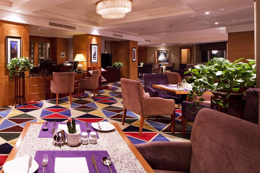 Ramada Plaza Optics Valley Hotel Vuhan Restoran fotoğraf