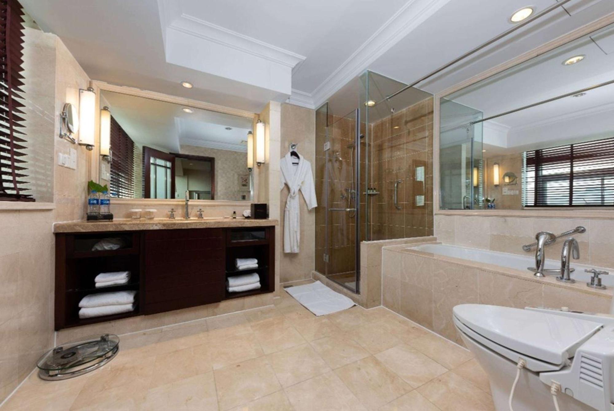 Ramada Plaza Optics Valley Hotel Vuhan Dış mekan fotoğraf