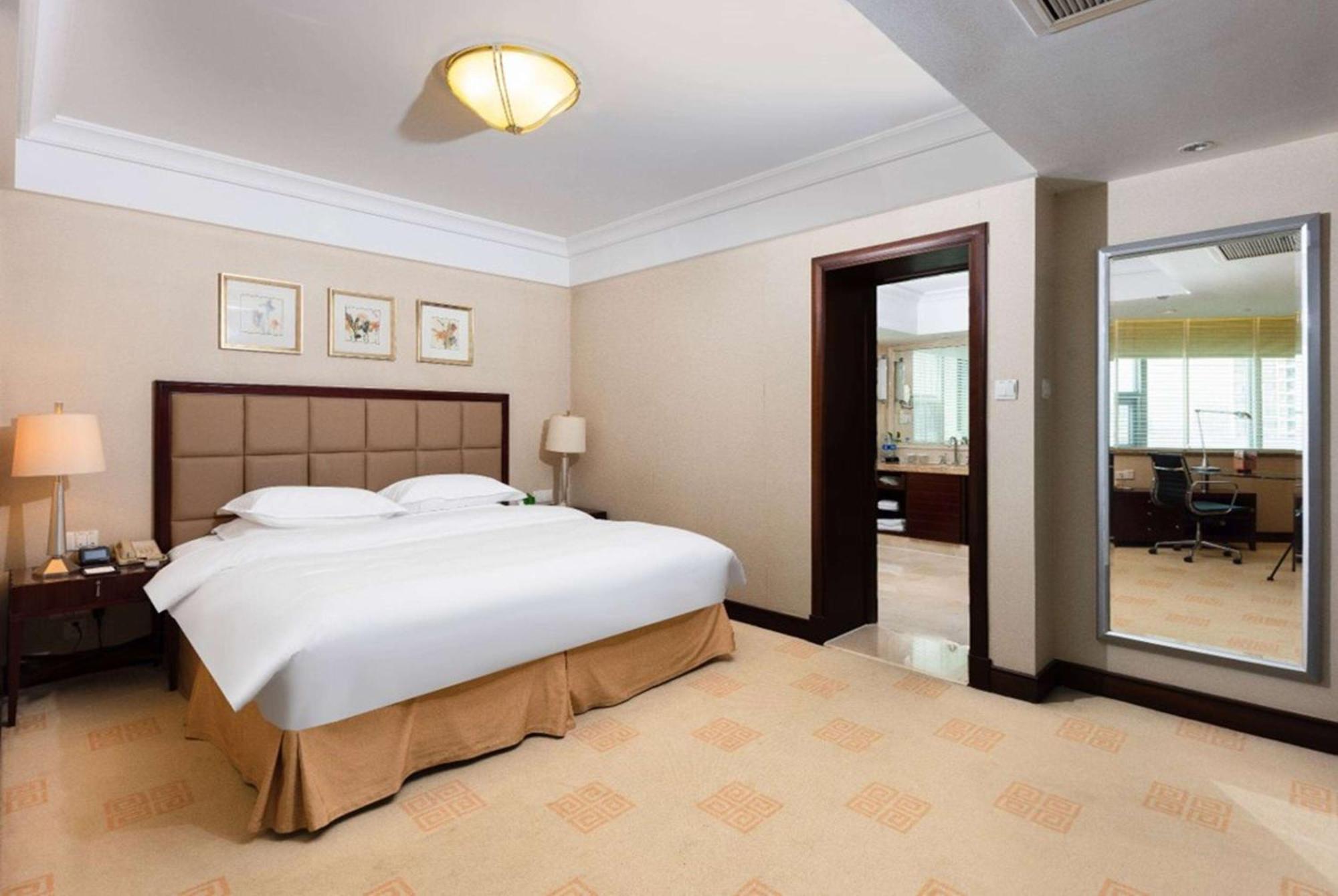Ramada Plaza Optics Valley Hotel Vuhan Dış mekan fotoğraf