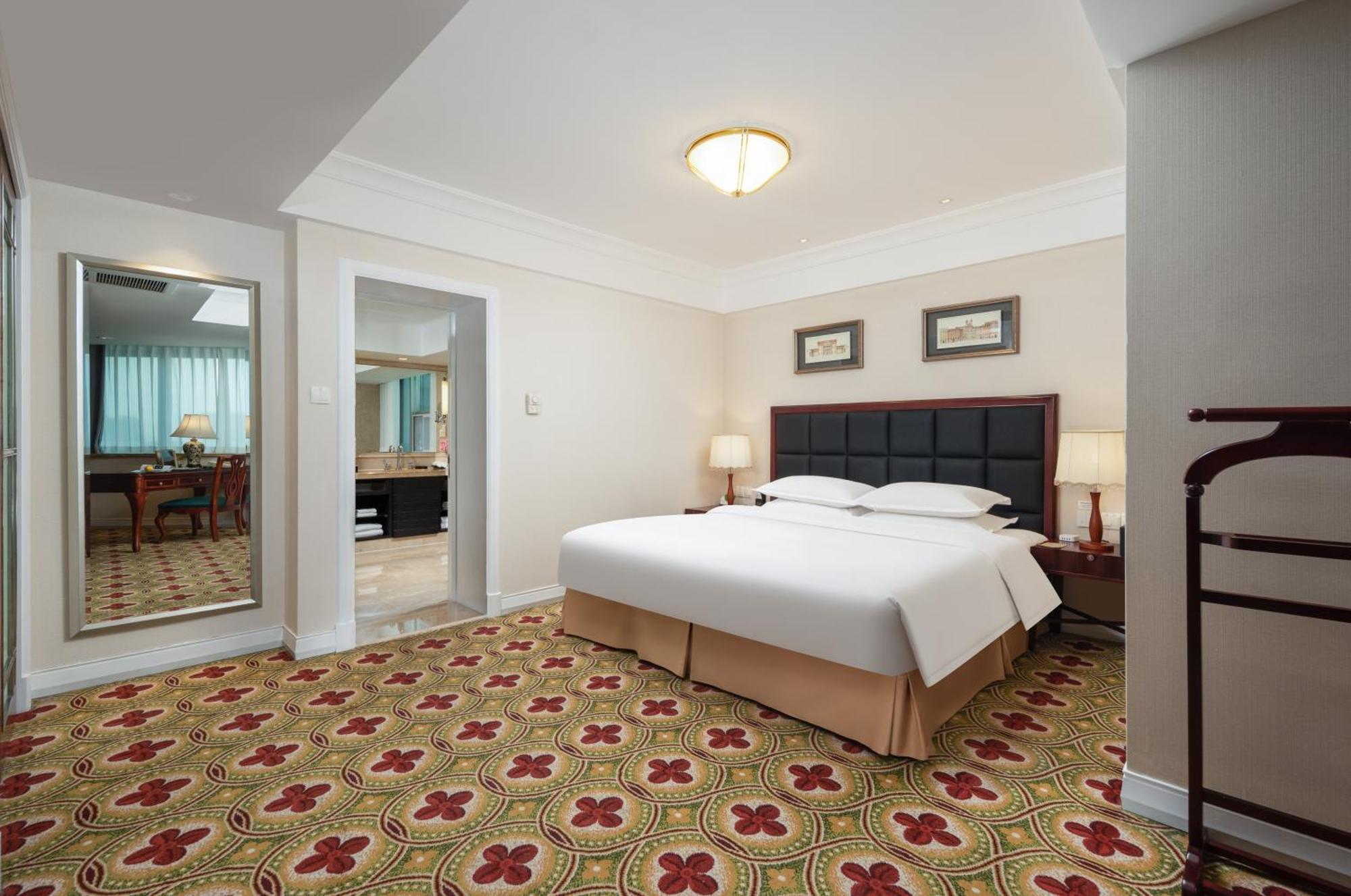 Ramada Plaza Optics Valley Hotel Vuhan Dış mekan fotoğraf
