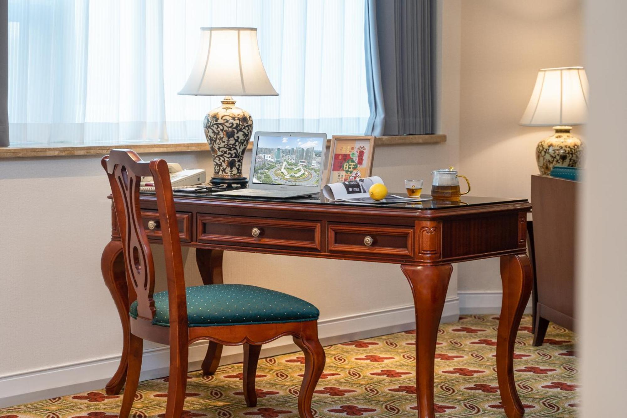 Ramada Plaza Optics Valley Hotel Vuhan Dış mekan fotoğraf